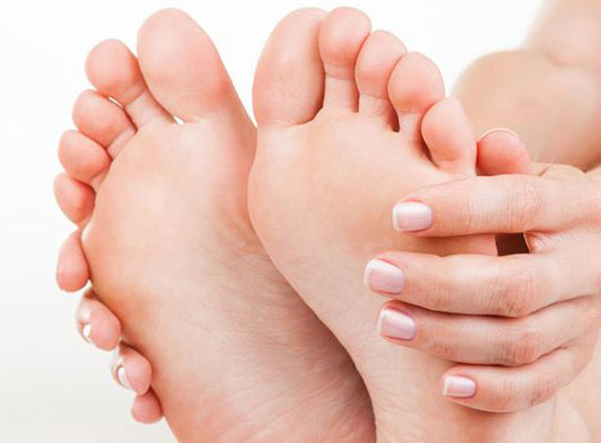زنان چگونه با ماساژ دادن به ارگاسم می رسند؟ نقش پاها در ارگاسم زنان 