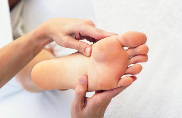 زنان چگونه با ماساژ دادن به ارگاسم می رسند؟ نقش پاها در ارگاسم زنان 
